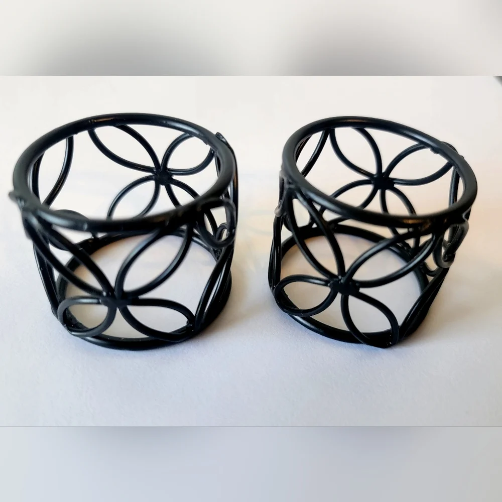 NWT/NWOT Pier 1 Set of 6 Black Scroll Napkin Rings